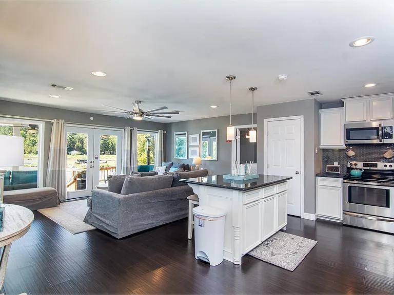 150 Edgewater Way — Photo 4