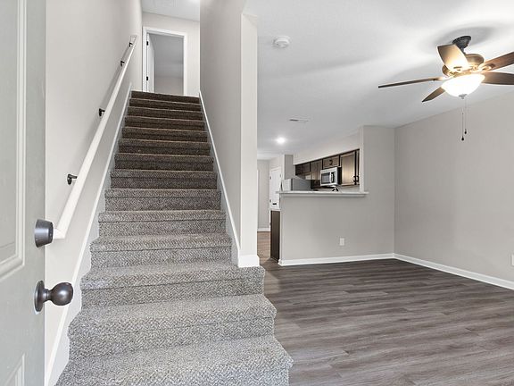 4th image of 178 Center Pointe Dr