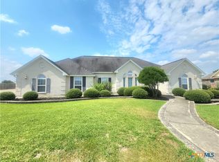 103 Laurel Oak Cir, Cuero, TX 77954