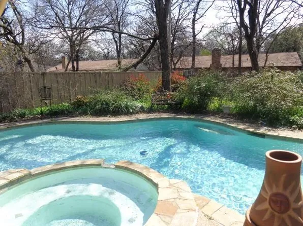 1104 Wood Ridge Dr, Azle, TX 76020