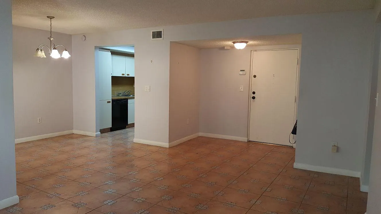 2 bed, 1040 sqft, $2,100 — Photo 1