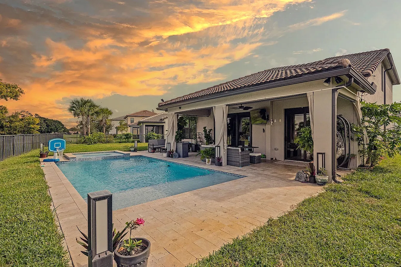 5 bed, 2860 sqft, $6,900 — Photo 3