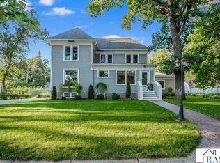 216 W 2nd St, Blue Earth, MN 56013