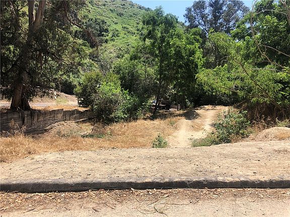 5th image of 586 Canyon Acres Dr