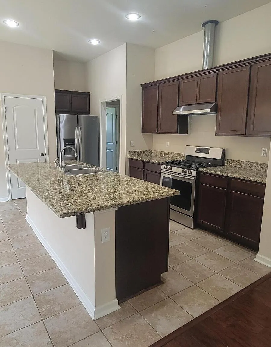 3 bed, 1659 sqft, $1,975 — Photo 3