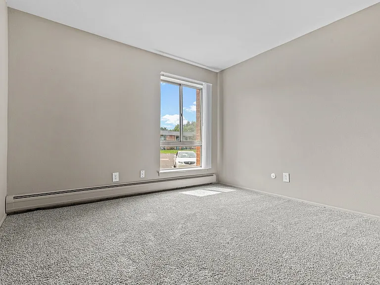 Macomb Manor - Roseville, MI — Photo 30