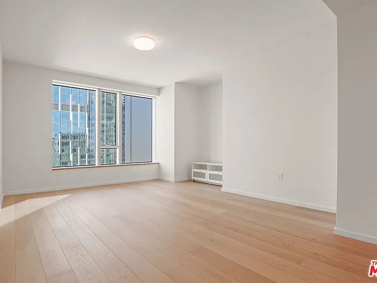 889 Francisco St #2011 — Photo 6