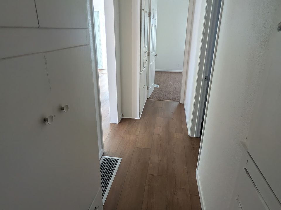 1st image of 212 E Pine St