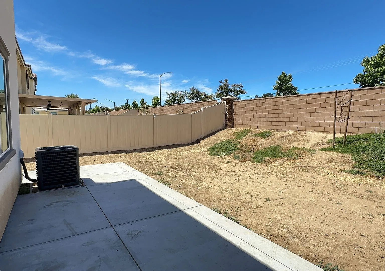 New Rental Home in Hemet — Photo 4