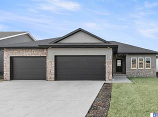 9028 Trader Dr, Lincoln, NE 68507