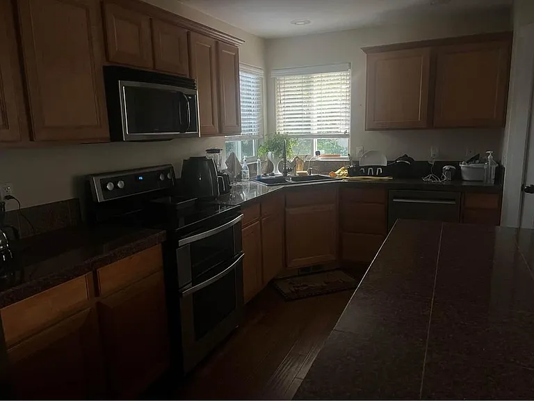 2611 N Wallingford Ave #1 — Photo 5