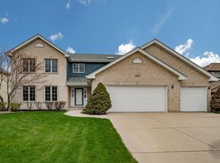 2711 Seiler Dr, Naperville, IL 60565