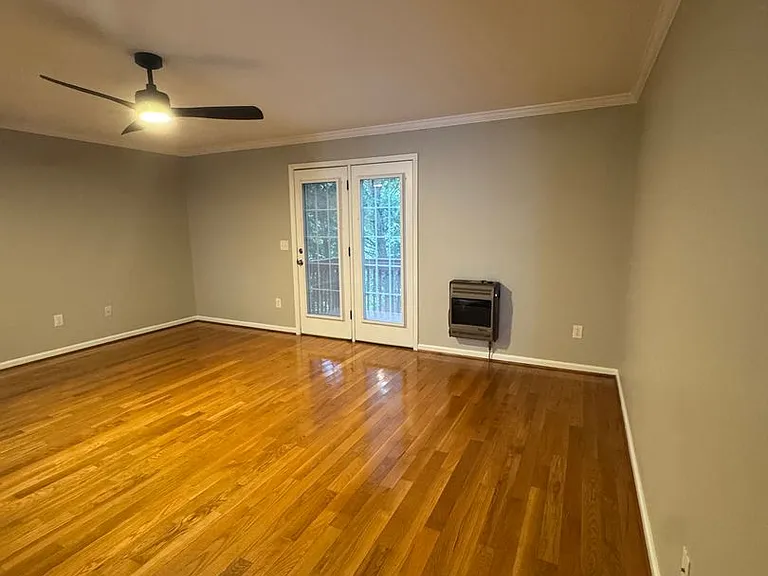 1232 Camelot Ct NE — Photo 3
