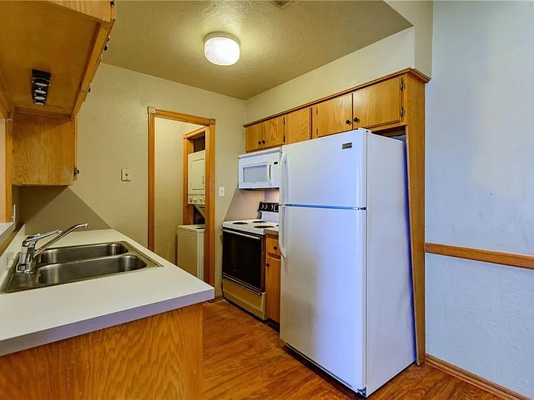 1000 Rambling Oaks Dr #3 — Photo 10