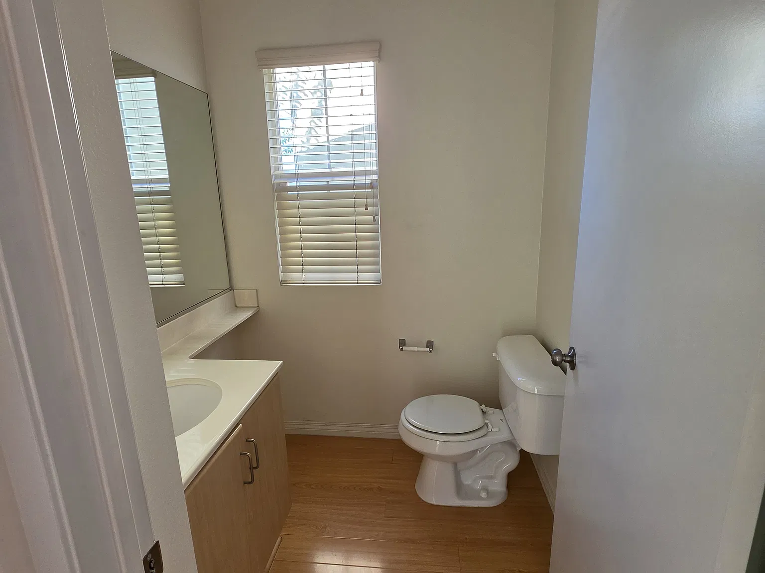 3 bed, 2.5 bath, 1600 sqft, $4,000 — Photo 4