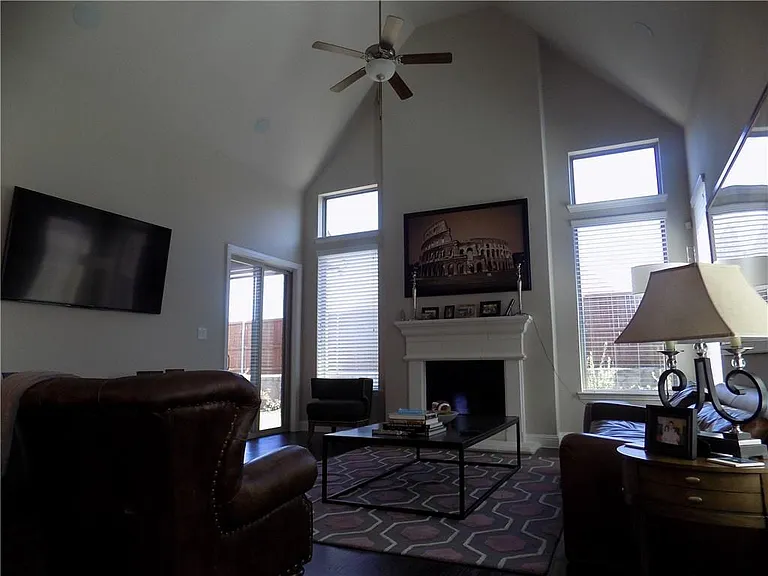 2440 Vaquero Ln — Photo 3