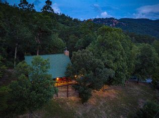 1555 Trappers Ridge Ln, Sevierville, TN 37862