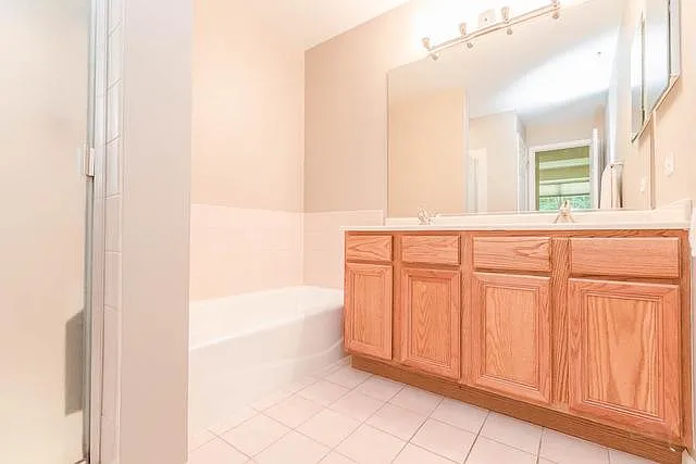 1029 Enfield Dr — Photo 13