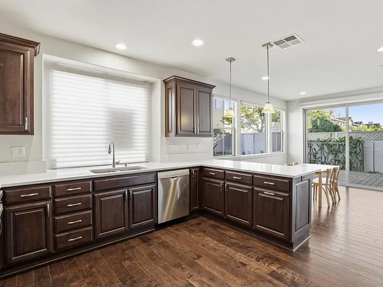 2582 Minuet Dr — Photo 6
