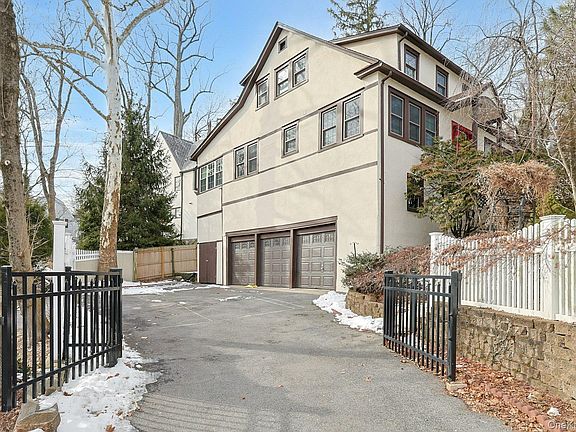3rd image of 32 Lynwood Road