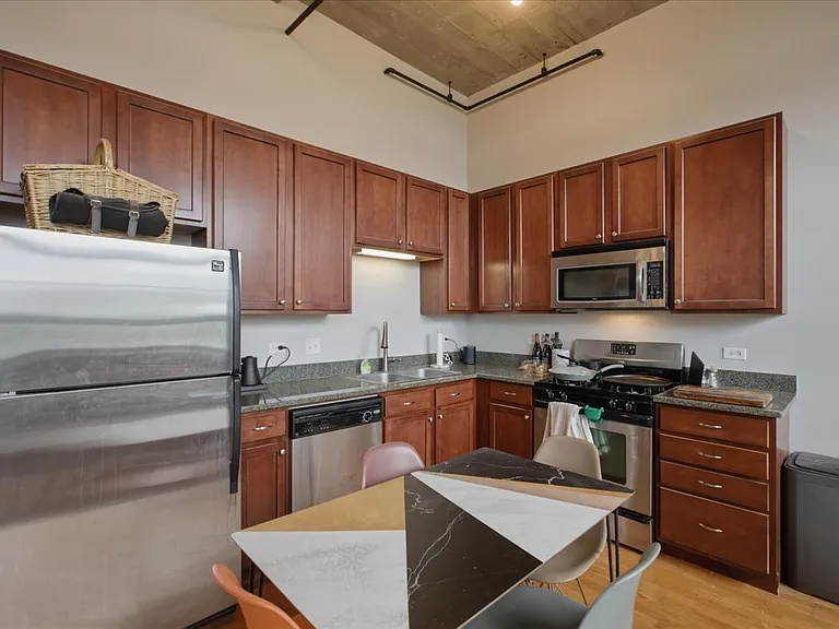 3963 W Belmont Ave #204 — Photo 9