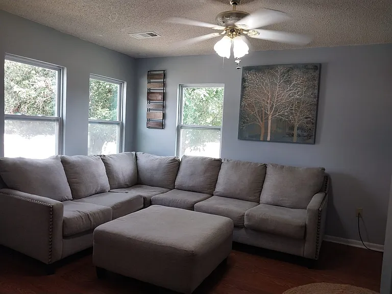 104 Spring Valley Dr — Photo 2