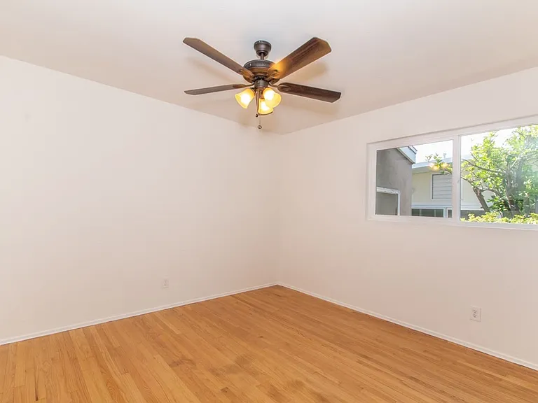 4209 Monroe Ave — Photo 8