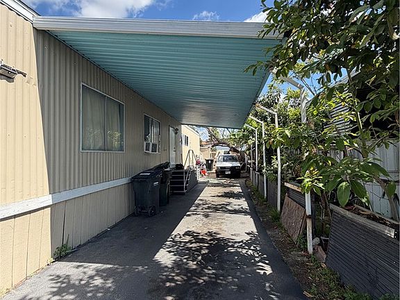 5th image of 320 N Park Vis Space 81