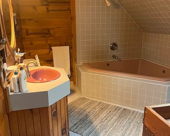 Third floor bathroom/shower -