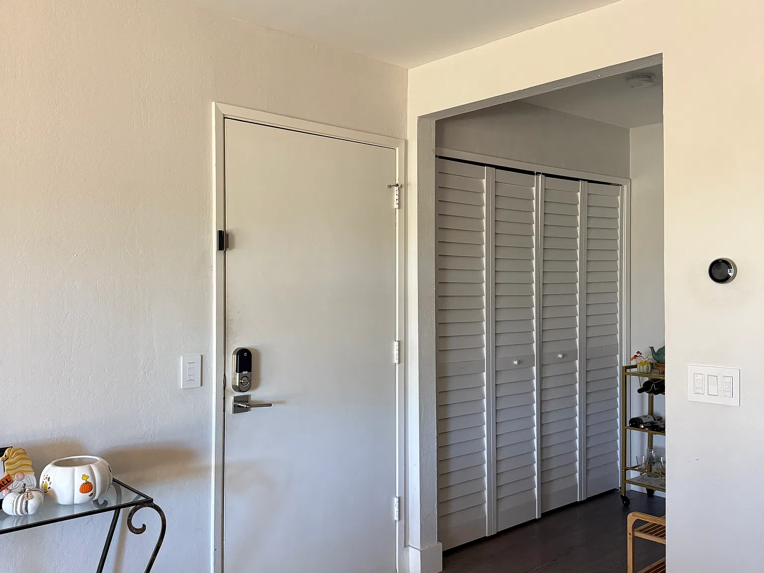 2 bed, 906 sqft, $4,250 — Photo 1
