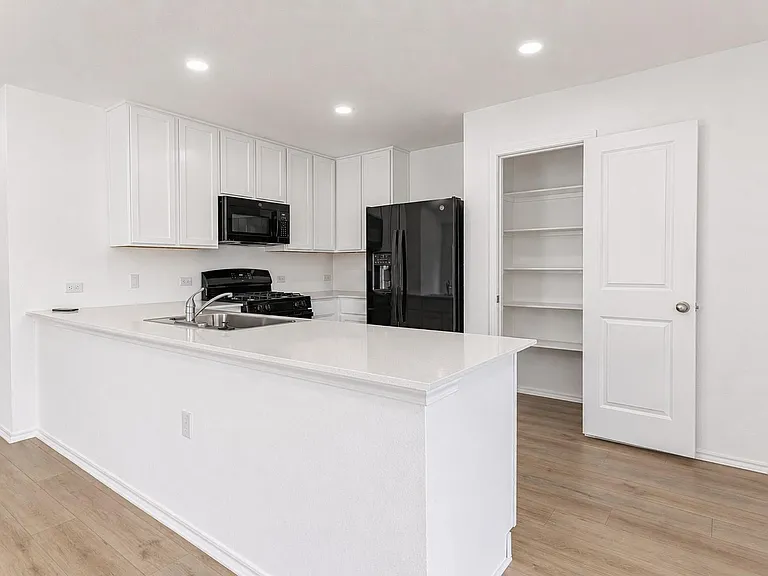 2612 Schwartz Ln — Photo 5