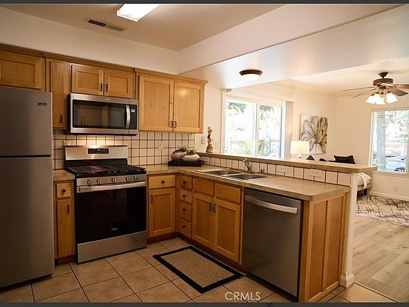 4th image of 489 E 7th Ave