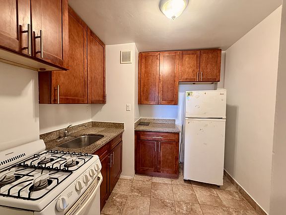 4th image of 9205 Ridge Blvd APT 6K