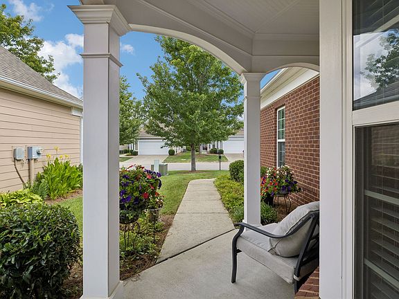 3rd image of 215 Old Towne Dr