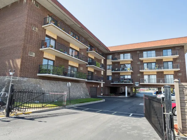 9520 S Mayfield Ave #N105, Oak Lawn, IL 60453