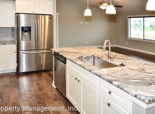 9918 White Pine Rd, Lincoln, NE 68527