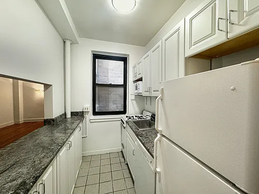 177 East 77th Street #2C in Lenox Hill, Manhattan | StreetEasy