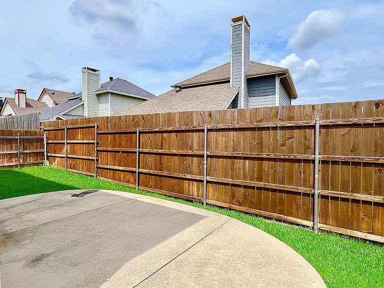 2204 Paige Ct — Photo 38
