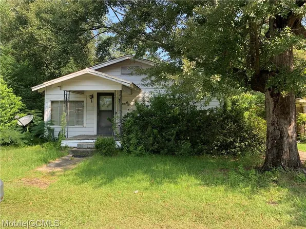 160 4th Ave, Chickasaw, AL 36611