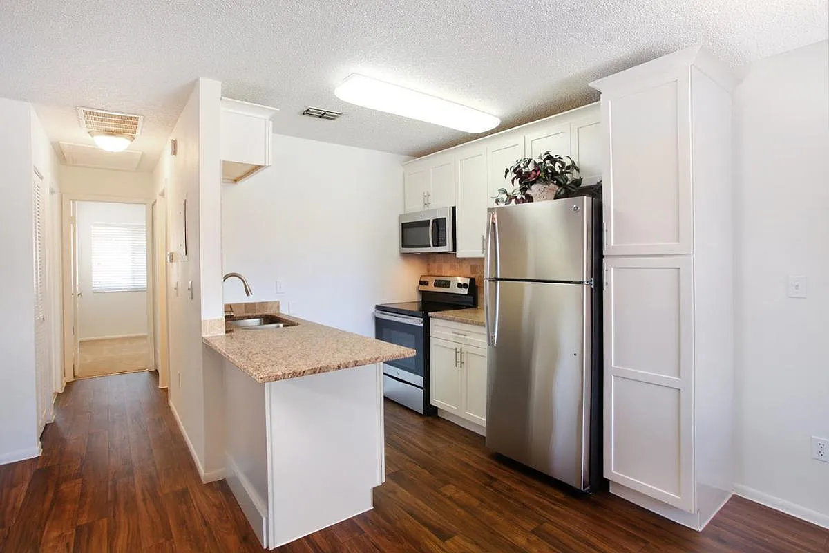 Metro Village Apartments — Photo 2