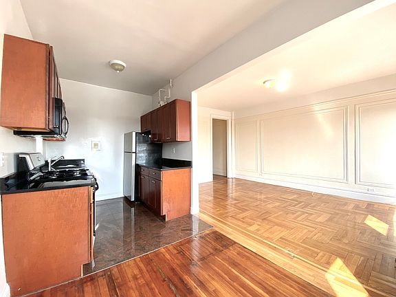 4th image of 536 Fort Washington Ave #1H