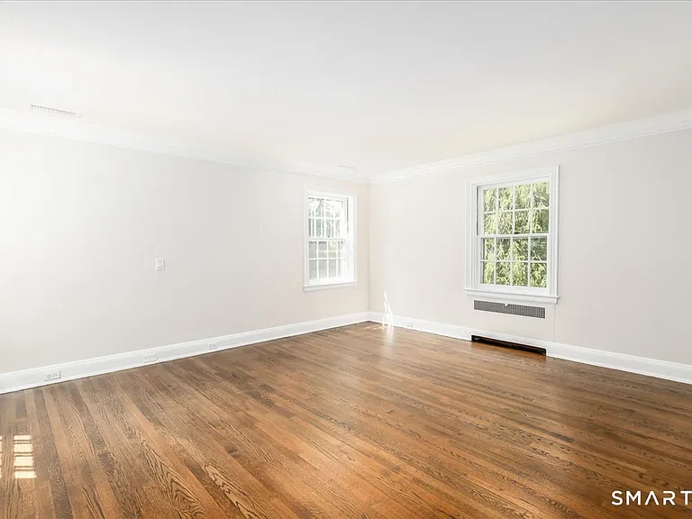611 Westover Rd — Photo 25