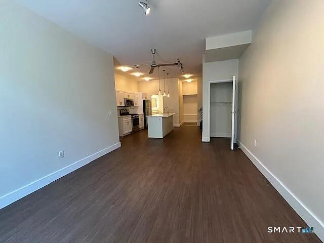 3 bed, 3.0 bath, 1617 sqft, $4,434 — Photo 2