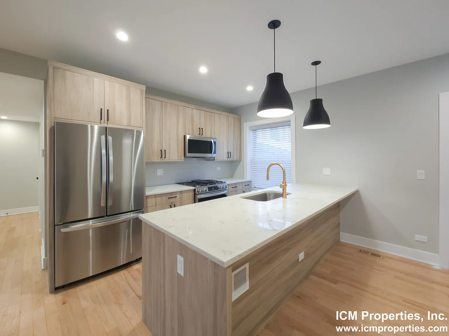 2 bed, 900 sqft, $2,770 — Photo 1