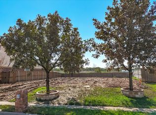425 Bristol St, Roanoke, TX 76262