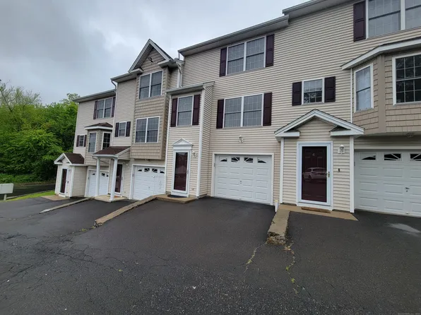 101 Taft Pointe #3, Waterbury, CT 06708