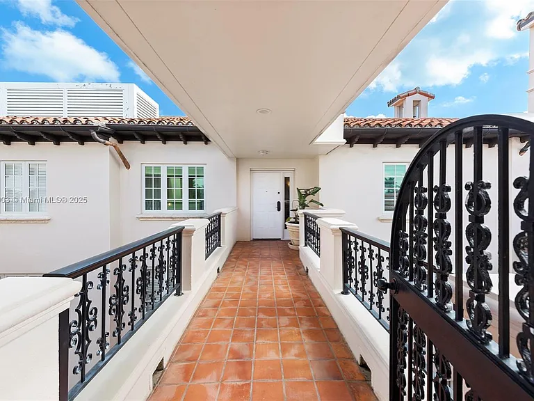 19253 Fisher Island Dr #19253 — Photo 42