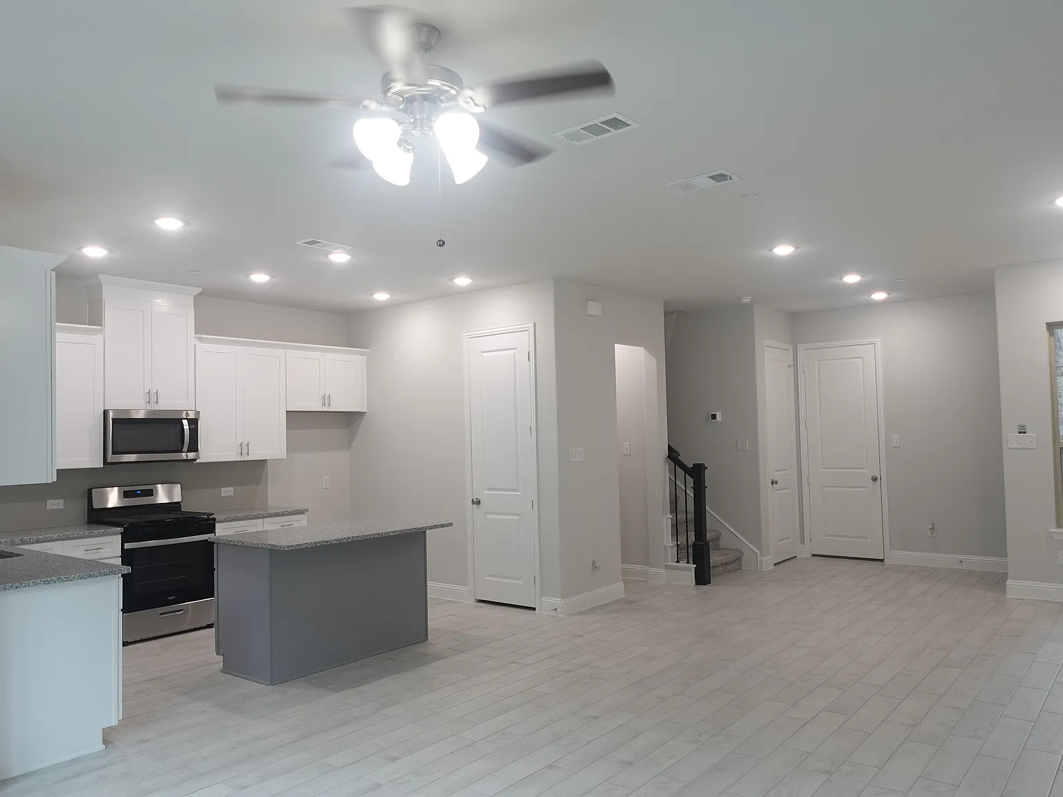 3 bed, 2.5 bath, 1903 sqft, $3,500 — Photo 3