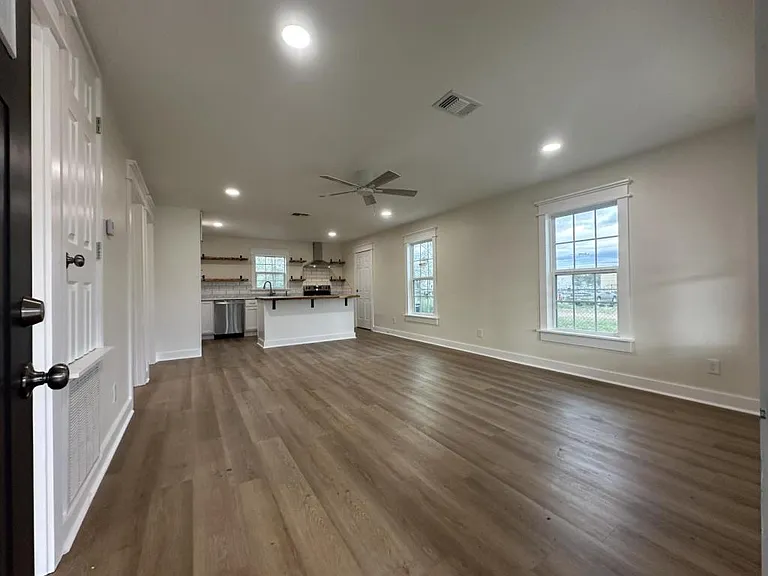 804 E Water St — Photo 8