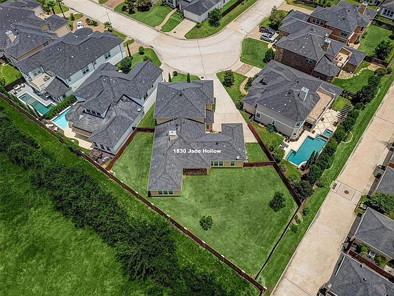 2nd image of 1830 Jade Hollow Ln
